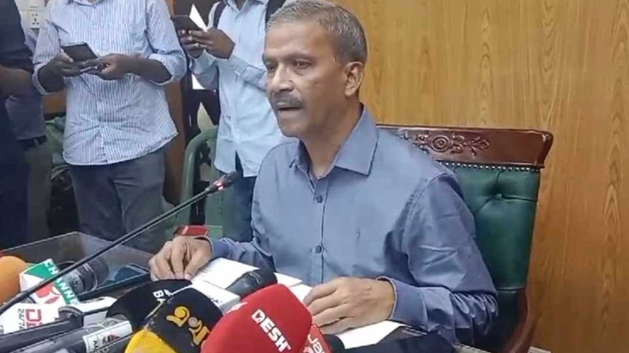তারেক রহমানের দেশে আসতে আইনগত কোনো বাধা নেই : আইন উপদেষ্টা 