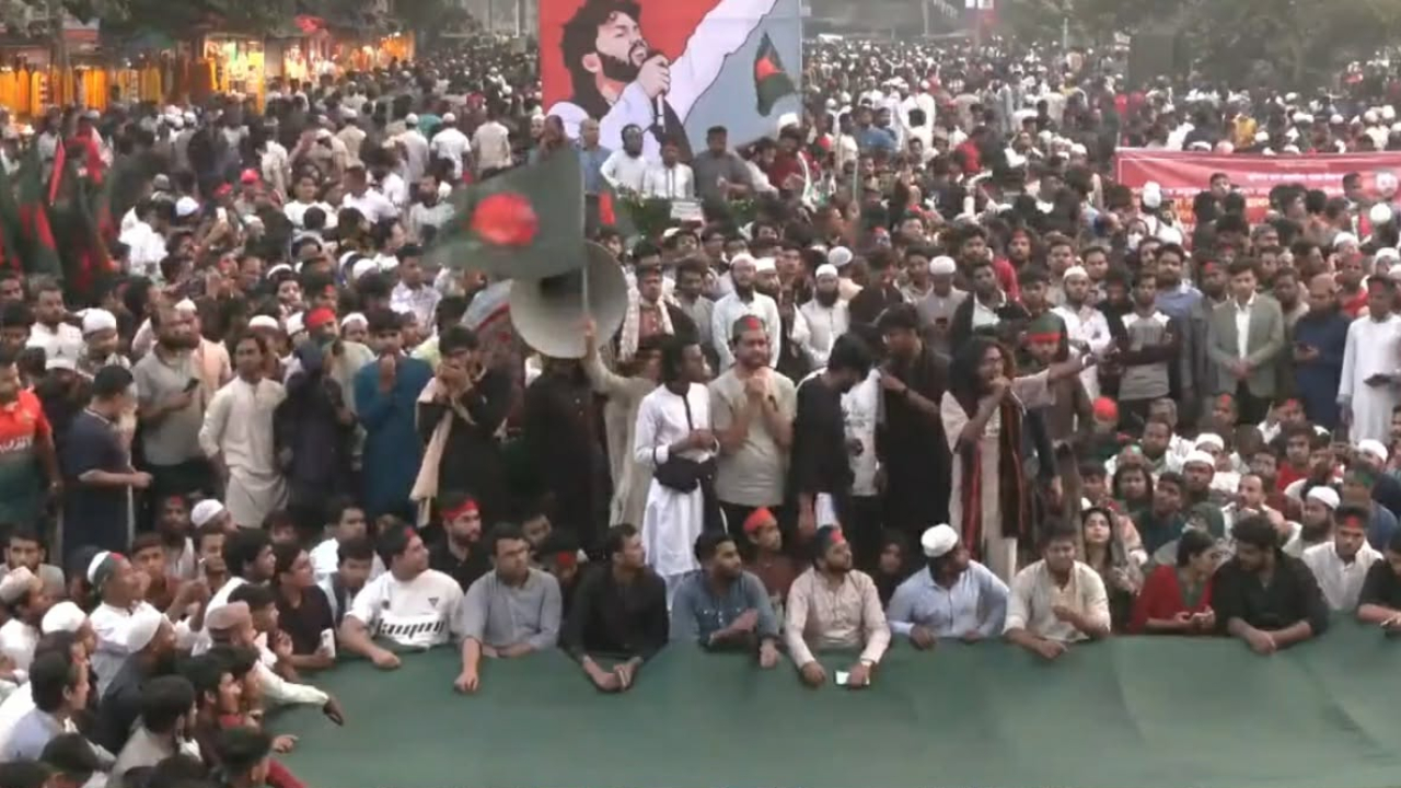 অশ্রুজলে শায়িত হাদি, ন্যায়বিচার দাবিতে উত্তাল শাহবাগ
