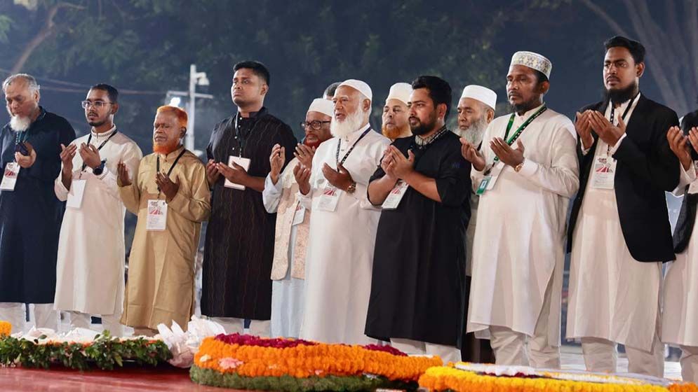 শহীদ মিনারে জামায়াত আমিরের নেতৃত্বাধীন বিরোধীদলীয় জোটের শ্রদ্ধা নিবেদন