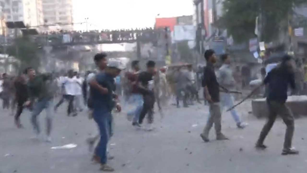 সায়েন্সল্যাবে সিটি কলেজ-ঢাকা কলেজ শিক্ষার্থীদের সংঘর্ষ