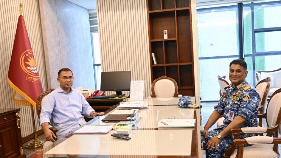 প্রধানমন্ত্রীর সঙ্গে কোস্টগার্ডের মহাপরিচালকের সৌজন্য সাক্ষাৎ