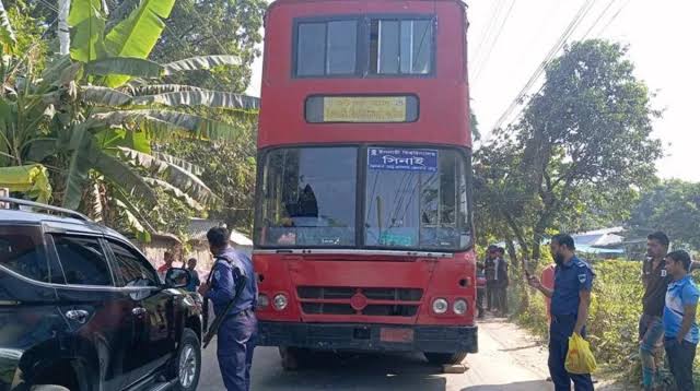 গাজীপুরে পিকনিকের বাসে বিদ্যুৎস্পৃষ্ট হয়ে ৩ শিক্ষার্থীর মৃত্যু 