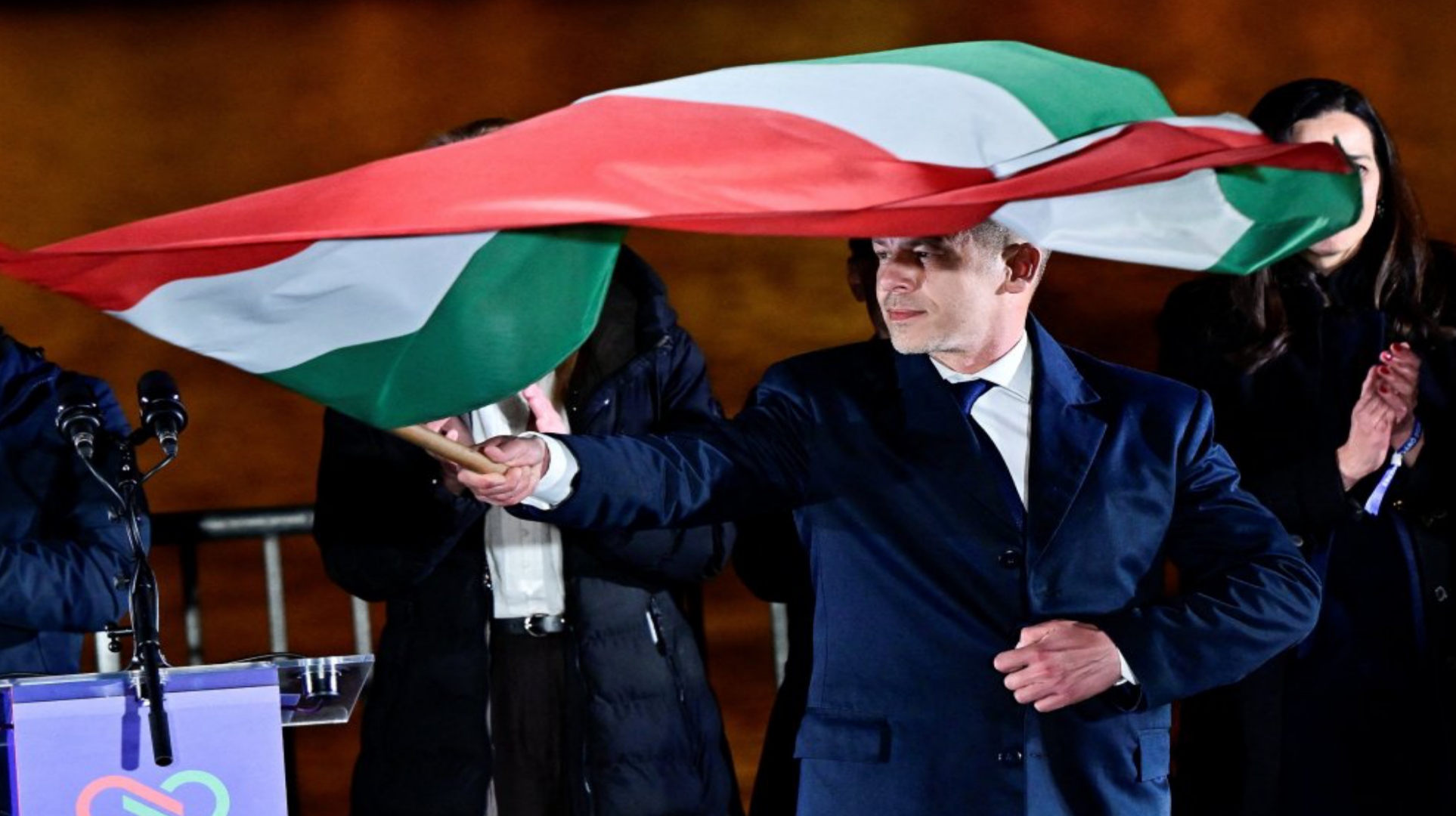 হাঙ্গেরিতে দীর্ঘ ১৬ বছরের অরবান-শাসনের অবসান: বিরোধী জোটের বিশাল জয়!