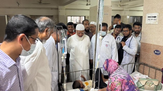 হাম আক্রান্ত শিশুদের দেখতে হাসপাতালে জামায়াত আমির