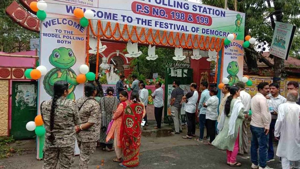 কড়া নিরাপত্তায় পশ্চিমবঙ্গের ১৫২ আসনে ভোটগ্রহণ চলছে
