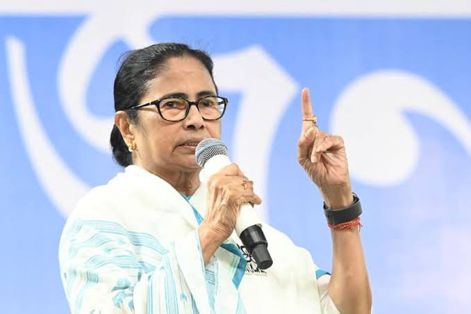 বাংলাদেশ একটি ভিন্ন দেশ, ভারত সরকার এটি দেখবে : চিন্ময় ইস্যুতে মমতা