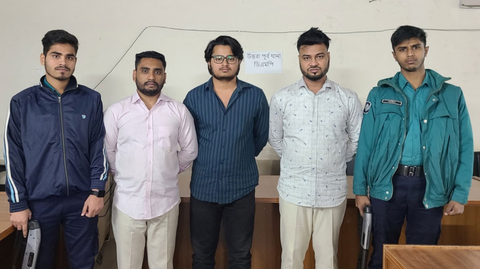 চাকরির প্রলোভন দেখিয়ে প্রতারণা, গ্রেফতার ৩