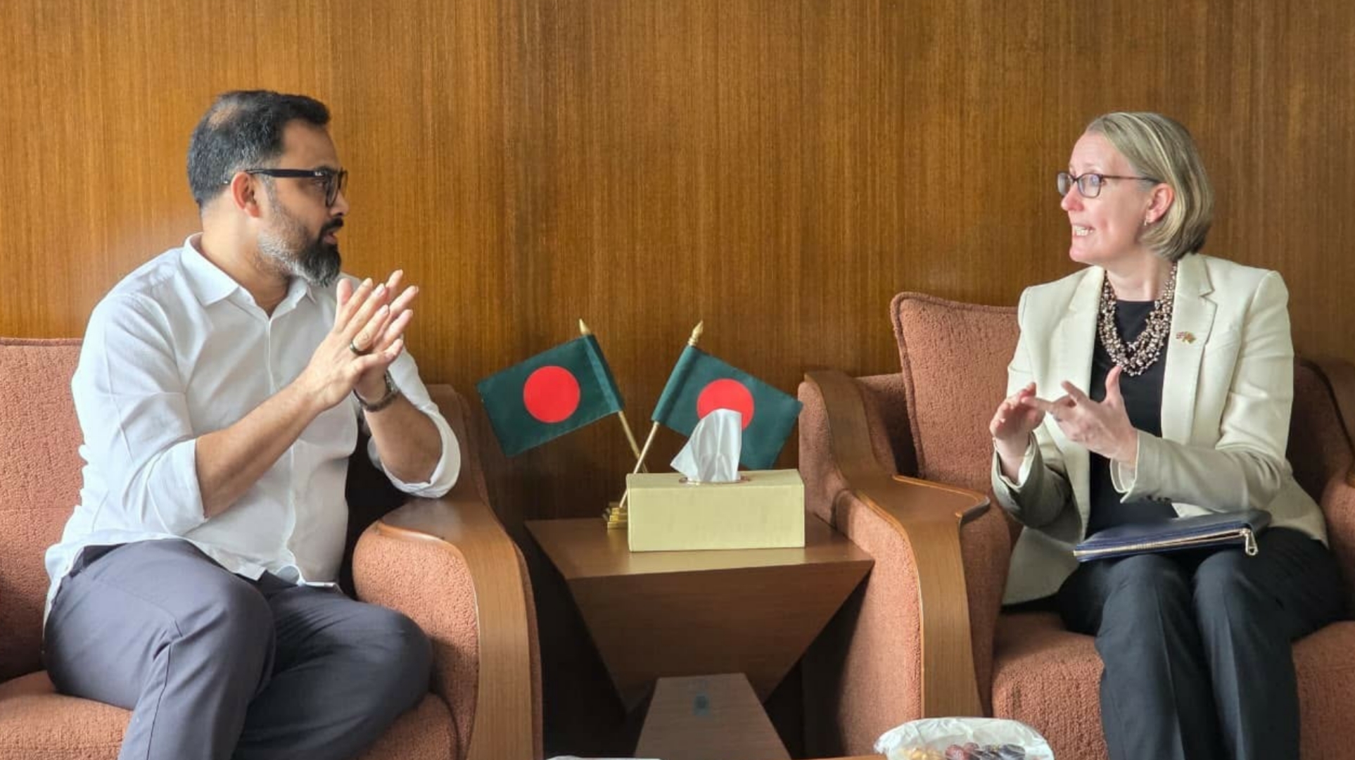 যুব ও ক্রীড়া প্রতিমন্ত্রীর সঙ্গে ব্রিটিশ হাইকমিশনারের সাক্ষাৎ