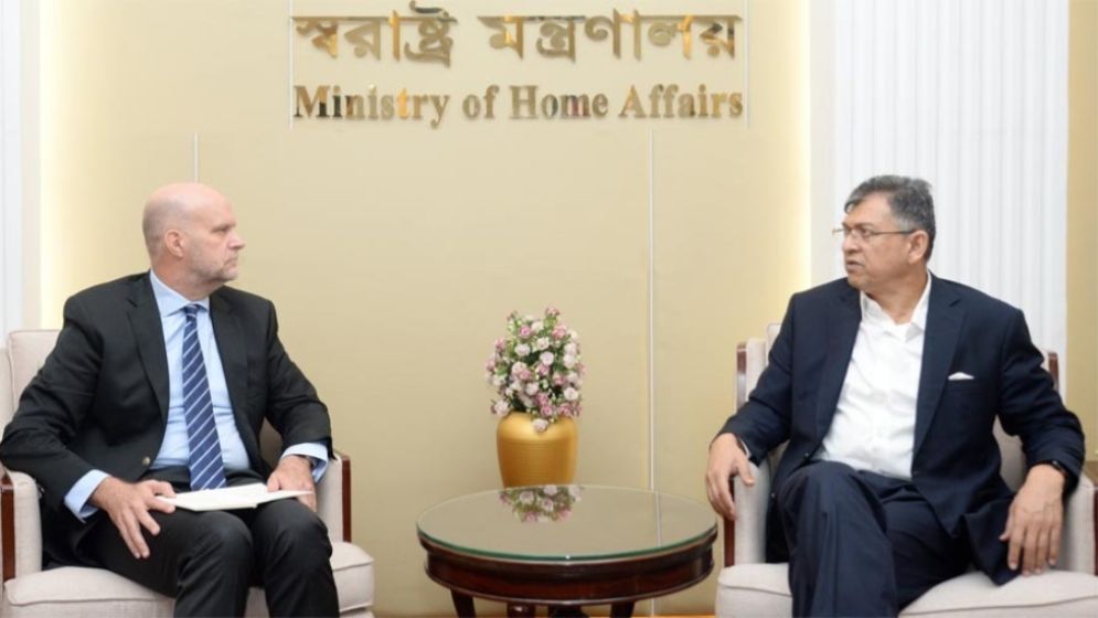 রোহিঙ্গাদের জীবনমান উন্নয়নে আন্তর্জাতিক সহায়তা চাইলেন স্বরাষ্ট্রমন্ত্রী
