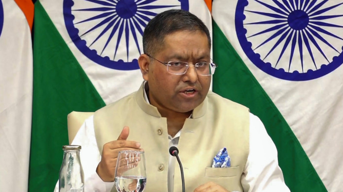 ‘অবৈধ বাংলাদেশি’ ফেরত পাঠাতে ঢাকার সহযোগিতা চায় ভারত
