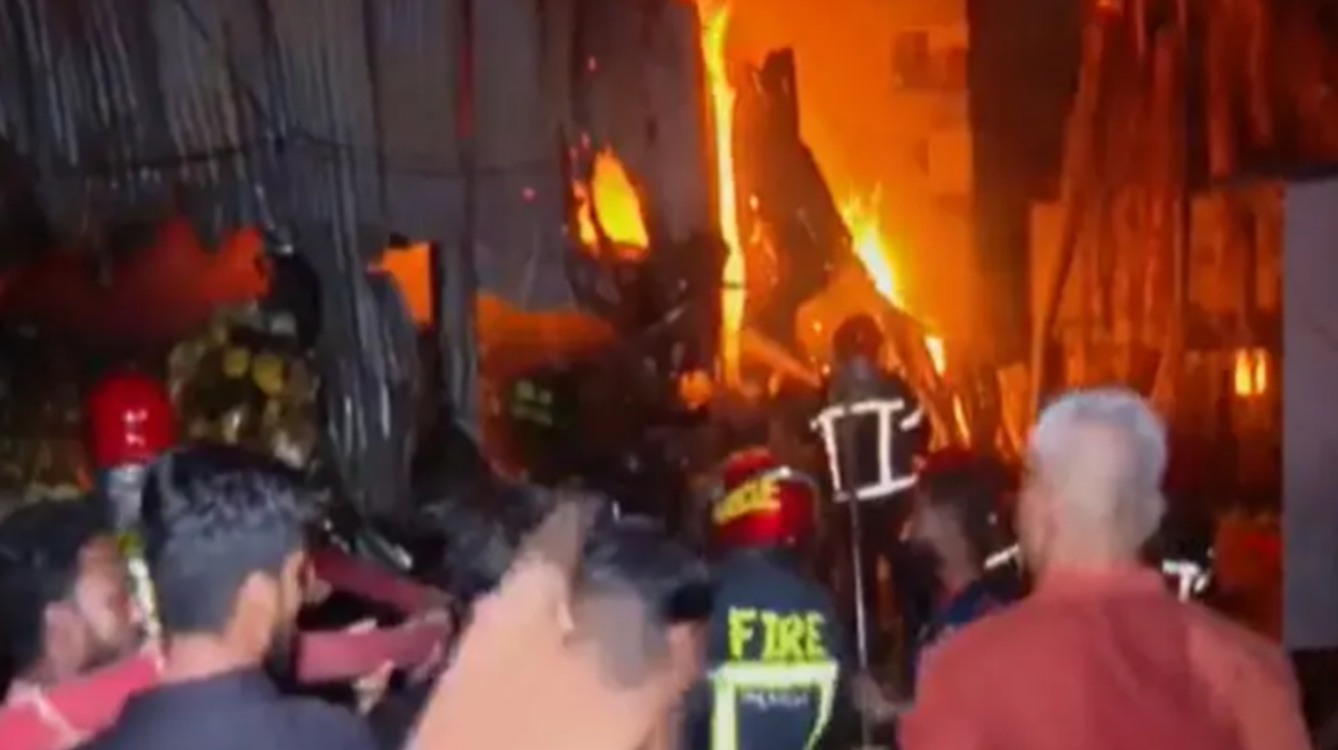 কদমতলীতে ফোমের কারখানায় লাগা আগুন নিয়ন্ত্রণে