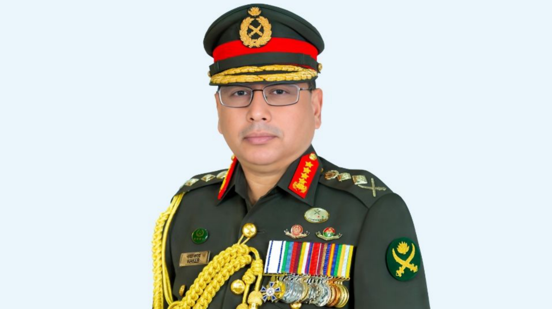 পবিত্র হজ পালন করতে সৌদি আরব গেলেন সেনাপ্রধান 