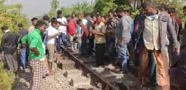 নওগাঁয় ট্রেনে কাটা পরে শিক্ষার্থীসহ তার বাবার মৃত্যু