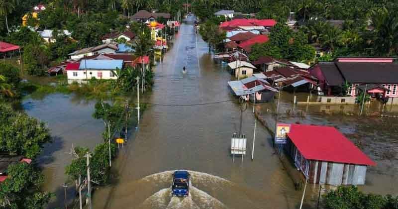 মালয়েশিয়ায় বন্যায় ৬ জন নিহত, ১ লাখ ৩০ হাজার ঘরছাড়া