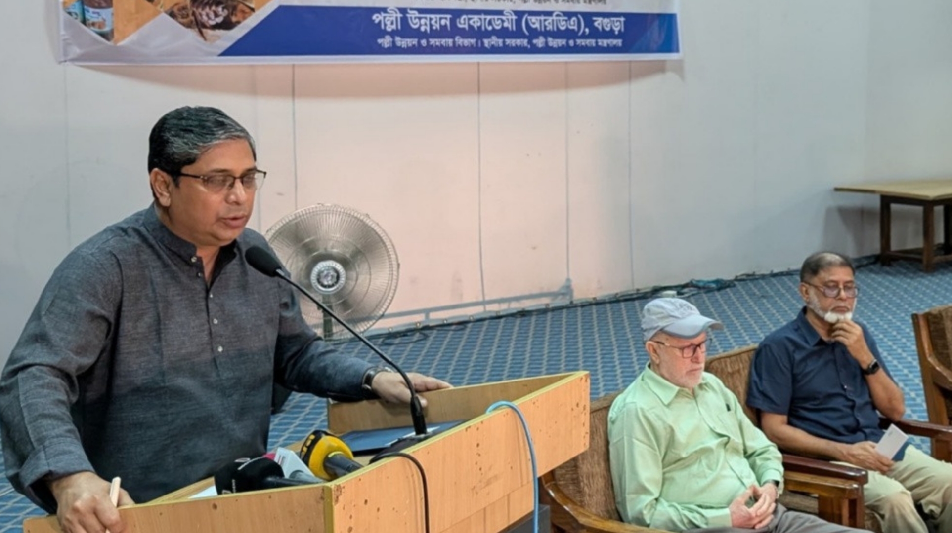 গ্রামীণ অর্থনীতি শক্তিশালী করতে মৌচাষে গুরুত্বারোপ প্রতিমন্ত্রীর