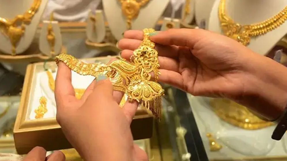 হু হু করে বাড়ছে স্বর্ণের দাম, চাপে গয়নার বাজার